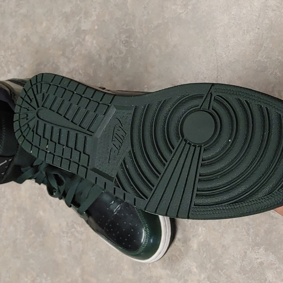 Air Jordan - Picture 3 of 4